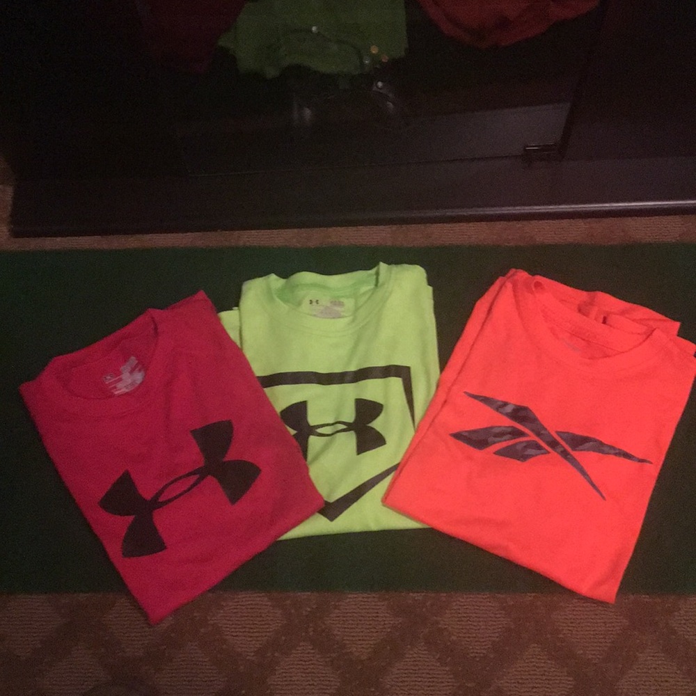 3- $25 Youth (boys)Under Armour t-shirts bundled
